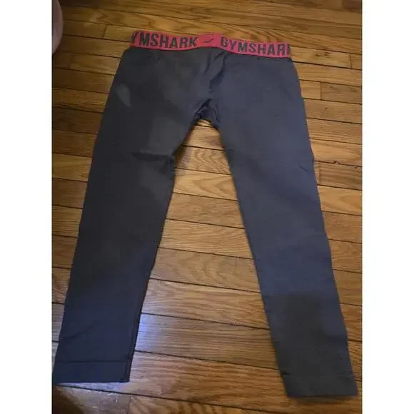 Gymshark Women's Leggings with Pink Logo Waistband capri - Picture 3 of 3